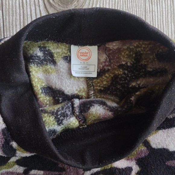 Pajama set boys size S6-7 - Picture 2 of 8